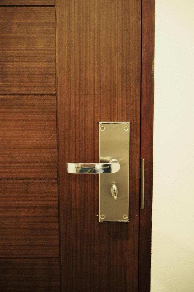 A3 Living Apartment Surat Thani Bagian luar foto