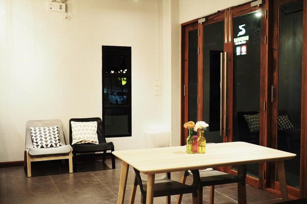 A3 Living Apartment Surat Thani Bagian luar foto